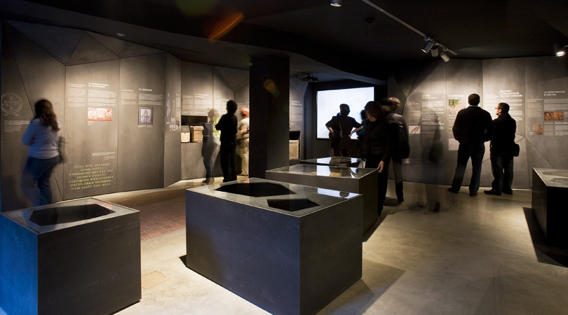 Centre d'interpretació de la via sepulcral romana de la plaça de la vila de madrid | Premis FAD 2010 | Intervenciones Efímeras